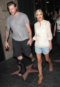 Tori Spelling and Dean McDermott leave Katsuya restaurant