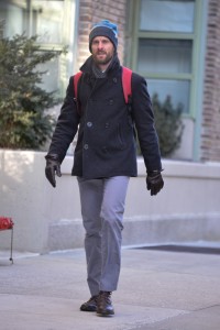 Jason Hoppy walking through his ex-wife Bethenny Frankel's neighborhood