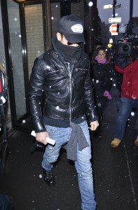 A bundled up Justin Theroux departs the residence of Mimi O'Donnell, the former long-term partner of  Philip Seymour Hoffman