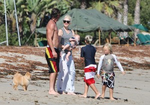 Gwen Stefani enjoys Labor Day on the beach with her family