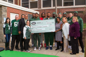 New York Jets_United Way of Northern NJ_Hometown Huddle_Play 60 fitness zone_Dover Middle School_JARVIS HARRISON, LORENZO MAULDIN, BRYCE PETTY, WES SAXTON, DEVIN SMITH, LEONARD WILLIAMS, DEION BARNES, TITUS DAVIS, JULIAN HOWSARE, TAIWAN JONES, RONALD MARTIN, DEON SIMON_new york gossip gal