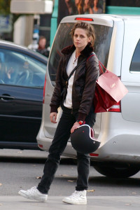 Kristen Stewart_Personal Shopper_new york gossip gal_paris, france