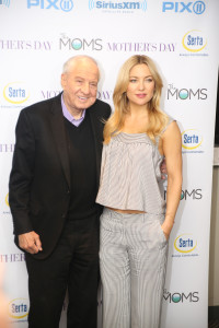 Garry Marshall, Kate Hudson,kate hudson,garry marshall_new york gossip gal_the moms_serta mattresses